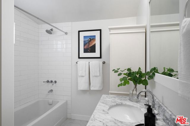 3627 Veteran Avenue, Los Angeles CA: https://media.crmls.org/mediaz/a30e9eeb-7216-4e8c-9234-6b7ef72125f0.jpg