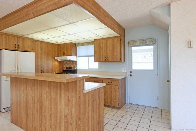 3559 Buena Vista St, San Diego CA: https://media.crmls.org/mediaz/a30f9009-fcda-42f8-8e17-e76d82b0e4e9.jpg