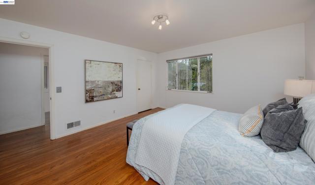 1785 Holly Ave, Menlo Park CA: https://media.crmls.org/mediaz/a30fff9a-ee5a-46a8-ad14-cec1c5a2cceb.jpg