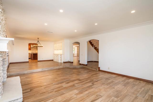 Detail Gallery Image 11 of 70 For 1210 Cypress Dr, Vista,  CA 92084 - 5 Beds | 4 Baths