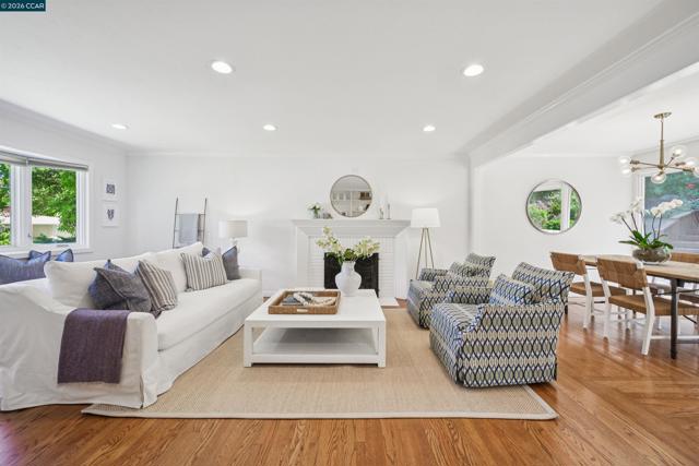 3231 Camino Colorados, Lafayette CA: https://media.crmls.org/mediaz/a310a7cb-5982-4694-a37c-604a516b3cb6.jpg