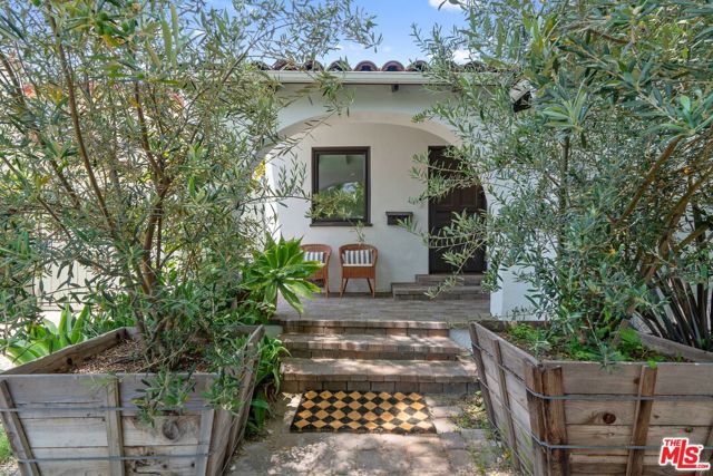 1829 Holt Avenue, Los Angeles, California 90035, 2 Bedrooms Bedrooms, ,1 BathroomBathrooms,Single Family Residence,For Sale,Holt,24407005