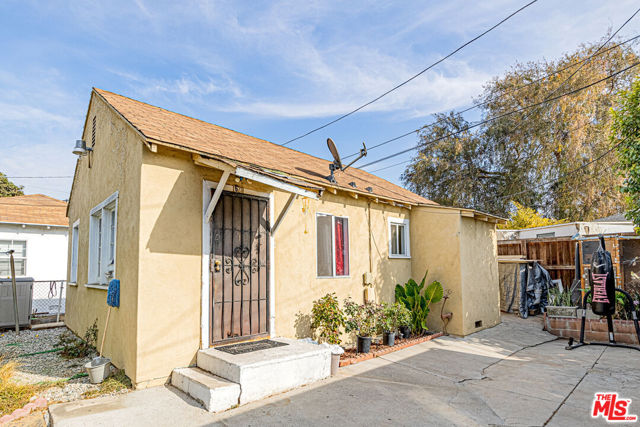 1618 S Burnside Avenue, Los Angeles CA: https://media.crmls.org/mediaz/a310d645-cf1b-4a4f-b7f8-0e988ee99139.jpg