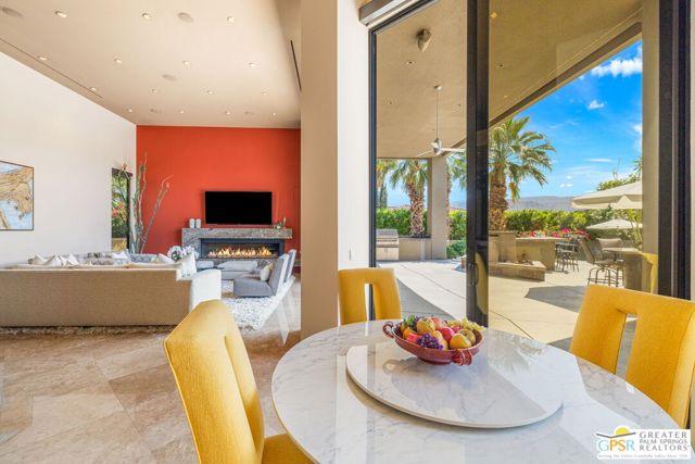 4 Paradise Cove Court, Rancho Mirage CA: https://media.crmls.org/mediaz/a310d7f3-fbbf-4a45-82cb-aef48e377cc4.jpg