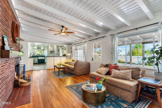 Detail Gallery Image 5 of 22 For 2701 N 6th St, Burbank,  CA 91504 - 3 Beds | 2 Baths