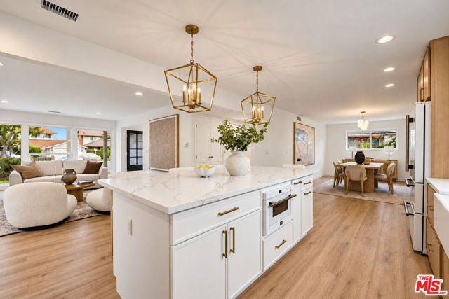 2128 Adona Drive photo 8