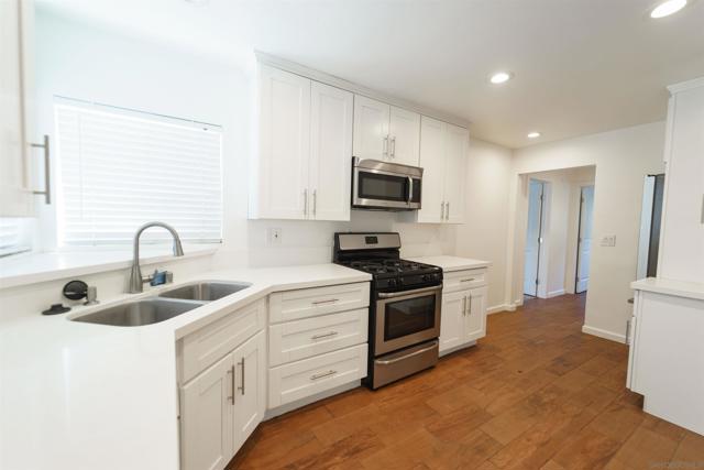 562 564 11Th St, Imperial Beach CA: https://media.crmls.org/mediaz/a311fc6b-8b74-43fb-8bf3-1d4a687dfd4f.jpg
