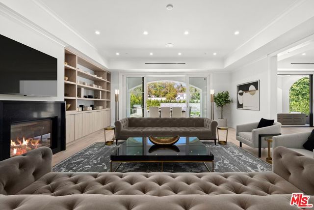 Image 7 of 42 For 722 Camden Drive