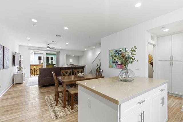 Detail Gallery Image 12 of 37 For 4367 Pacifica Way #2,  Oceanside,  CA 92056 - 3 Beds | 3/1 Baths