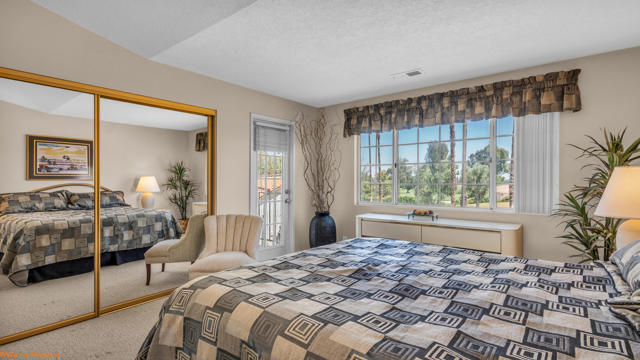 292 Desert Falls E Drive, Palm Desert CA: https://media.crmls.org/mediaz/a31346e8-a8b7-4512-b905-360ae32bd45a.jpg