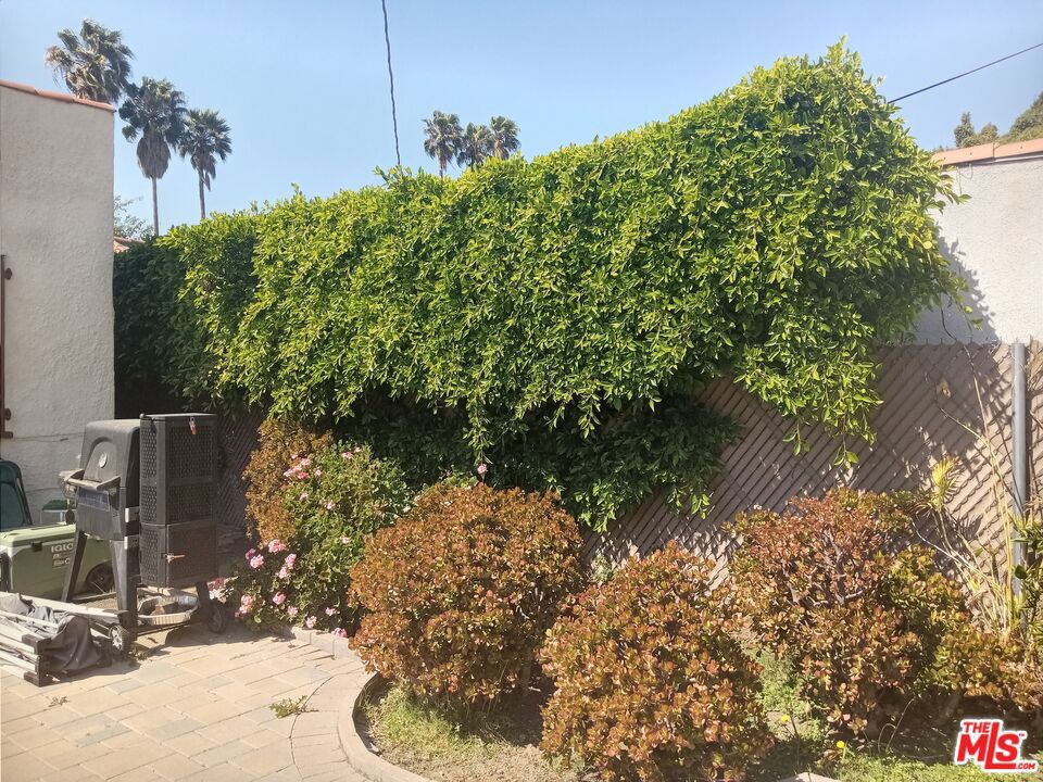 https://media.crmls.org/mediaz/a314f7b4-9731-41c2-b1c1-2c6d9708a628.jpg?preset=X-Large