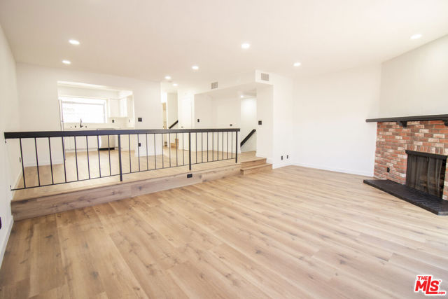 1132 19th Street, Santa Monica CA: https://media.crmls.org/mediaz/a31580b7-04e5-40df-9c11-9cb30e56f2bb.jpg