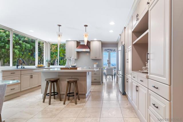 2885 Caminito Merion, La Jolla CA: https://media.crmls.org/mediaz/a31623bf-cfec-42c7-80b1-5833427de70b.jpg