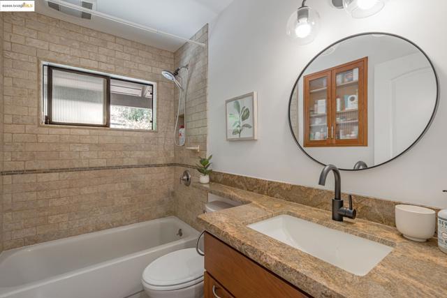 3336 Oak Ct, Lafayette CA: https://media.crmls.org/mediaz/a3173eaf-28dd-4a08-844b-13d315d19ff2.jpg