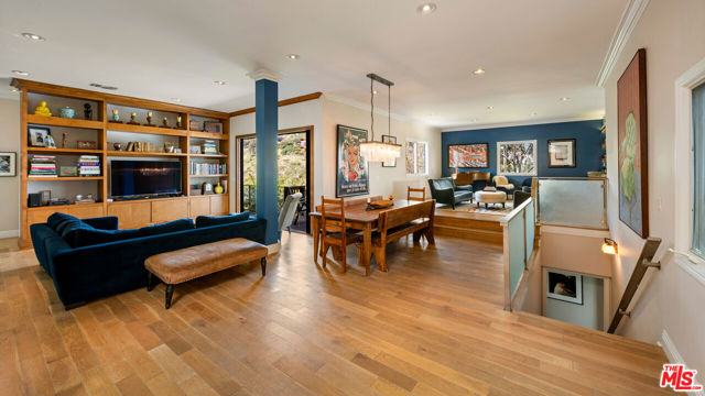 1018 N Tigertail Road, Los Angeles CA: https://media.crmls.org/mediaz/a317d42c-0f69-486f-999d-d2d2ff1e3014.jpg