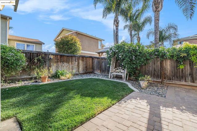 1008 Finn Way, Brentwood CA: https://media.crmls.org/mediaz/a31881c7-f482-4aca-968b-cc194140de79.jpg
