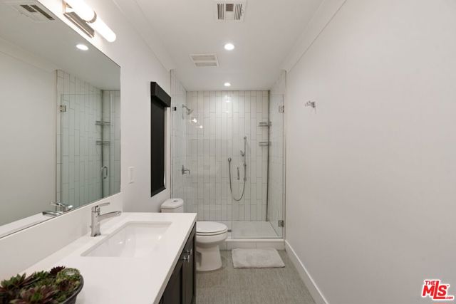 801 Howard Street, Marina del Rey CA: https://media.crmls.org/mediaz/a318a866-4d23-4a86-8a32-ba7e5d7257c7.jpg