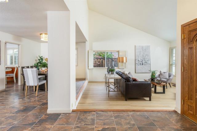 Image 7 of 59 For 3237 Vera Cruz Dr