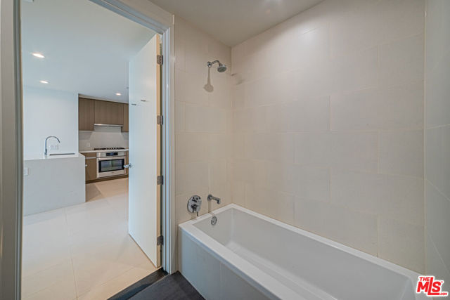 889 Francisco Street, Los Angeles CA: https://media.crmls.org/mediaz/a3192f3a-a17b-456b-8587-2123d0fc4bda.jpg