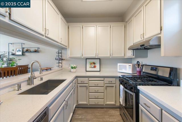 609 Commodore Dr, Richmond CA: https://media.crmls.org/mediaz/a3195b6e-0a78-4891-8af1-a9509543df2f.jpg