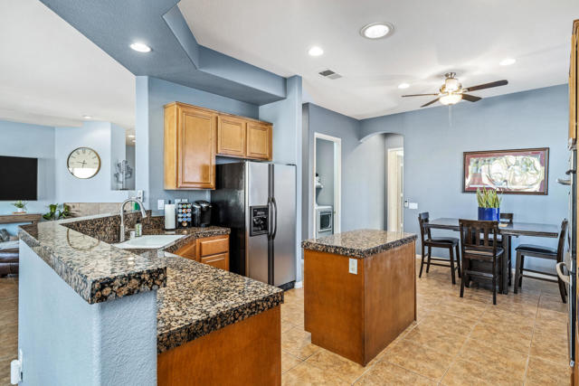79704 Castille Drive, La Quinta CA: https://media.crmls.org/mediaz/a319ecea-2348-4cc1-966a-c702668a45de.jpg