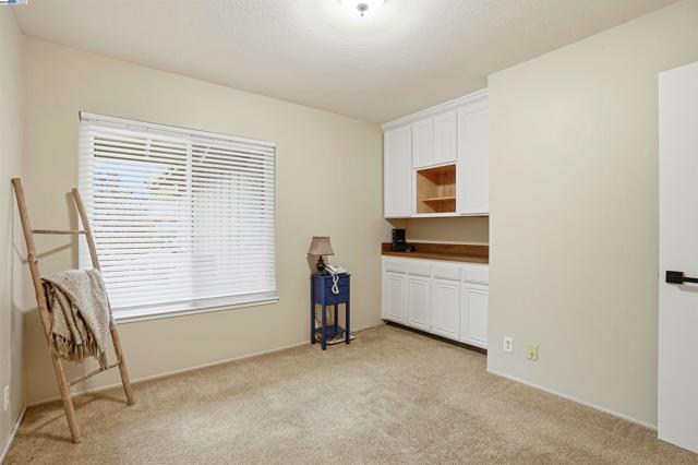 4490 Buckthorn Ct, Concord CA: https://media.crmls.org/mediaz/a31a258d-92a3-47ec-855c-dea239c60c4a.jpg