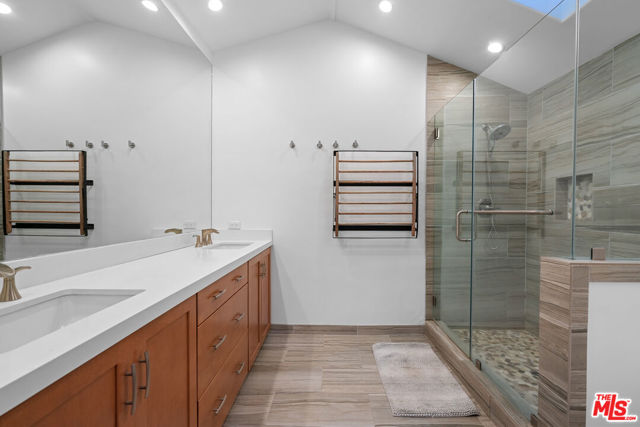 14710 Greenleaf Street, Sherman Oaks CA: https://media.crmls.org/mediaz/a31a29a7-51d6-4d08-81cc-9ef42b523092.jpg