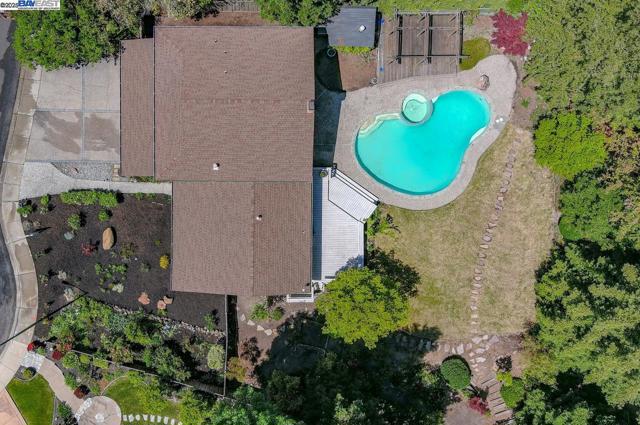 351 Castenada Ct, Danville CA: https://media.crmls.org/mediaz/a31a50f6-0b10-476e-866d-34ffc15636b8.jpg