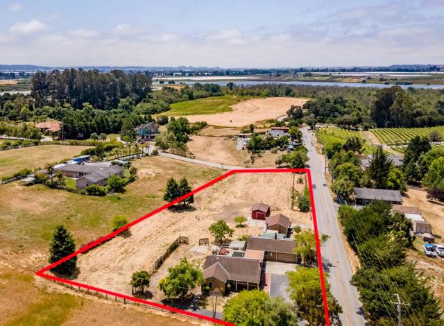 137 Whiting Road, Watsonville CA: https://media.crmls.org/mediaz/a31a9a45-306e-442c-ad50-634ce35db750.jpg