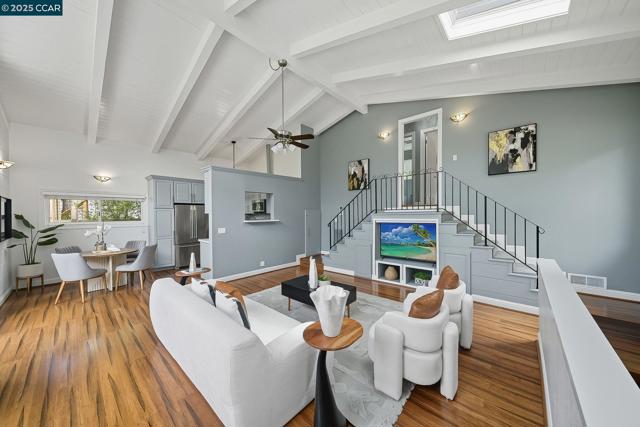 50 Brookwood Rd, Orinda CA: https://media.crmls.org/mediaz/a31bbe89-44ba-43af-b6e8-2245c9c2c959.jpg