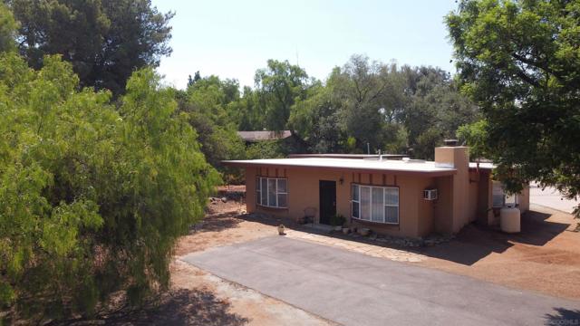 1445 Terracita Ln, Alpine CA: https://media.crmls.org/mediaz/a31bfcce-e333-47ab-9cf2-d6cf5d888df1.jpg
