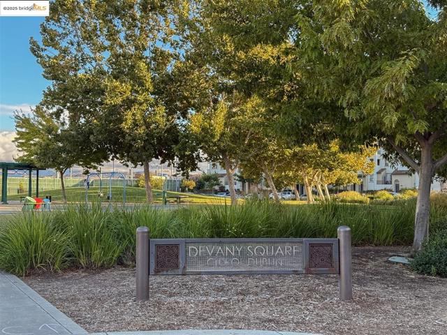 4153 Clarinbridge Cir, Dublin CA: https://media.crmls.org/mediaz/a31c240e-0405-4943-8ac6-87d24e48c67f.jpg