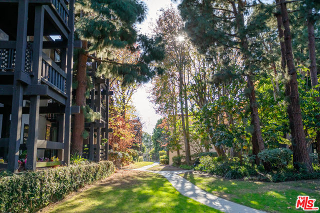 7777 W 91St Street, Playa del Rey CA: https://media.crmls.org/mediaz/a31ceccf-d67f-448d-890b-1949940e269f.jpg