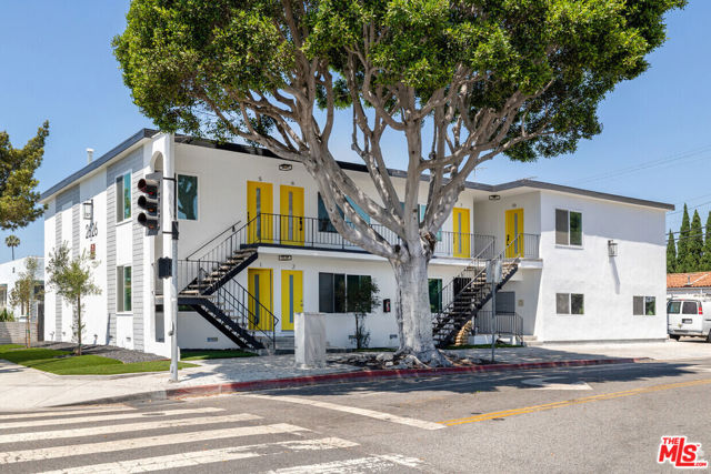 2626 Cloverfield Boulevard, Santa Monica, California 90405, ,Multi-Family,For Sale,Cloverfield,25477031