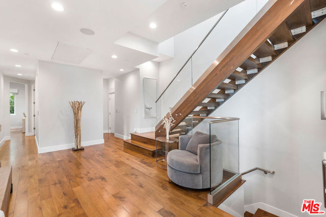 22065 Pacific Coast Highway, Malibu CA: https://media.crmls.org/mediaz/a31d22b8-e6fd-468f-80b9-62a0db5caa2b.jpg