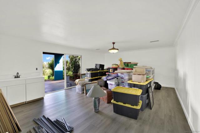 460 Rancho La Mirada Ln, Escondido CA: https://media.crmls.org/mediaz/a31d8a14-cdec-43a1-8ab9-e3a2ce951a4c.jpg