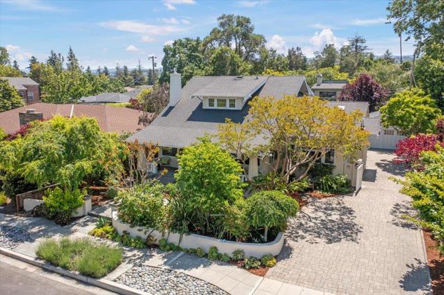 52 Myrtle Street, Redwood City CA: https://media.crmls.org/mediaz/a31dfafa-7243-4997-b418-0fe9201bd2c0.jpg