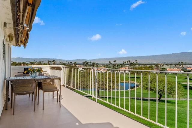 296 Vista Royale E Circle, Palm Desert CA: https://media.crmls.org/mediaz/a31e2618-3e0c-4cba-8384-b7f4ef739afa.jpg