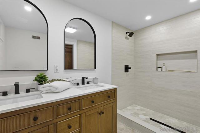 7977 Wetherly St, La Mesa CA: https://media.crmls.org/mediaz/a31ec355-0f11-425b-88eb-3bcbcf0e36ac.jpg