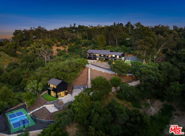 3140 Coldwater Canyon, Studio City CA: https://media.crmls.org/mediaz/a31f1575-8765-482f-8717-926891fea3a5.jpg