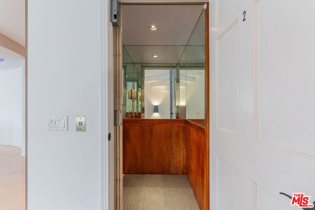 4611 Roma Court, Marina del Rey CA: https://media.crmls.org/mediaz/a31f5e0a-1287-4357-9181-7cd82eb63e7c.jpg