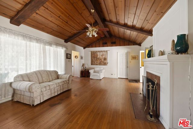 6655 Lindley Avenue, Reseda CA: https://media.crmls.org/mediaz/a31f9c54-da1c-48e7-8908-fedb6a2127fd.jpg