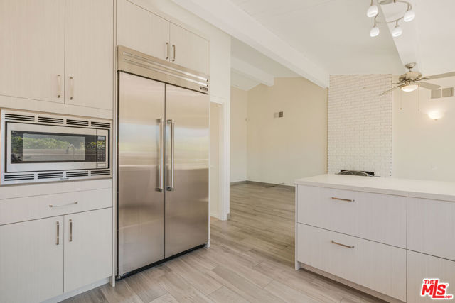 1200 El Hito Circle, Pacific Palisades CA: https://media.crmls.org/mediaz/a320e320-a412-4115-8cf9-97c30ff52214.jpg