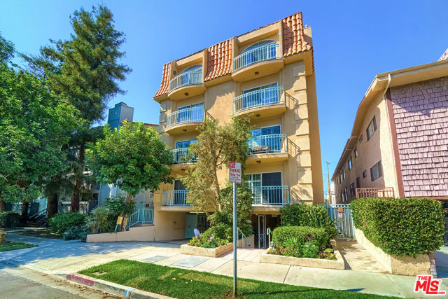 1871 Greenfield Ave #402, Los Angeles, CA 90025
