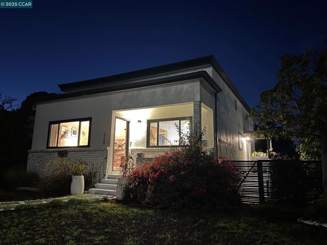 620 Kentucky St, Vallejo CA: https://media.crmls.org/mediaz/a3216195-51e4-4c51-b9f7-5f0f167bb409.jpg