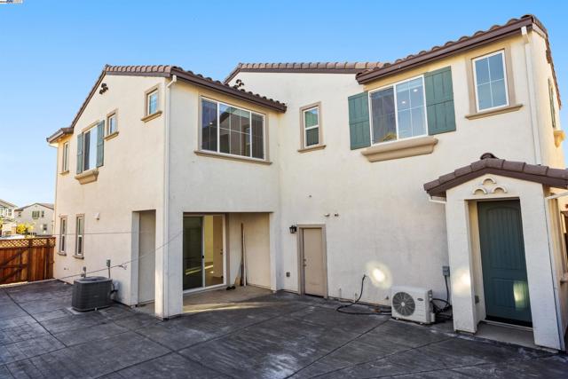 251 E Wrigleys Ave, Mountain House CA: https://media.crmls.org/mediaz/a3224fde-ca92-4663-8d33-6e2efcb8fbc1.jpg