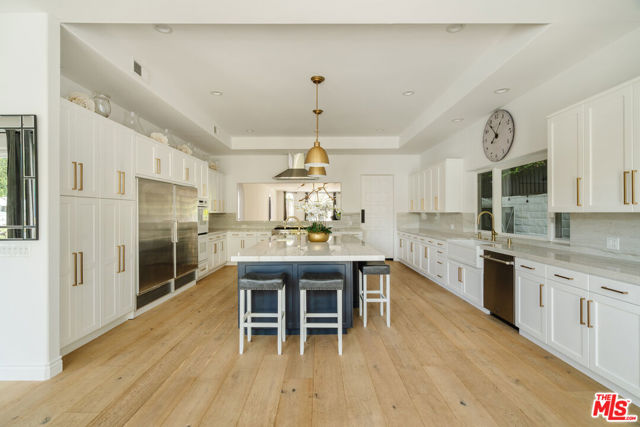609 21st Place, Santa Monica CA: https://media.crmls.org/mediaz/a32303ca-9b9b-4e8b-9cdc-c5aa3a6e2bdc.jpg