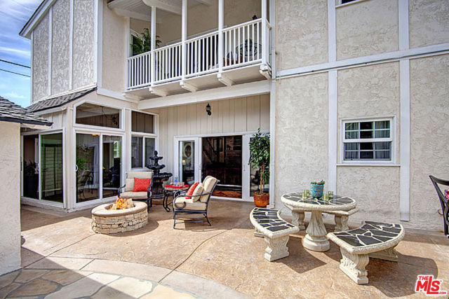 6322 W 78TH Place, Westchester CA: https://media.crmls.org/mediaz/a3235ef4-3252-4b86-9048-f0cf0b588366.jpg