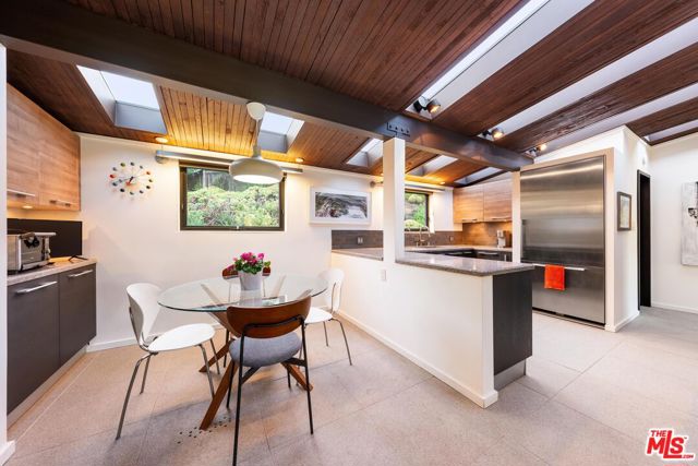 2718 Claray Drive, Los Angeles CA: https://media.crmls.org/mediaz/a324d731-4ba9-4ef7-b6f9-f6deb5b110e2.jpg