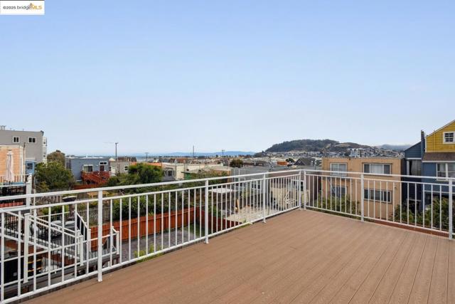 1537 Revere AVE, San Francisco CA: https://media.crmls.org/mediaz/a324e10b-e32e-4ebd-912d-5a8de6cc29d6.jpg